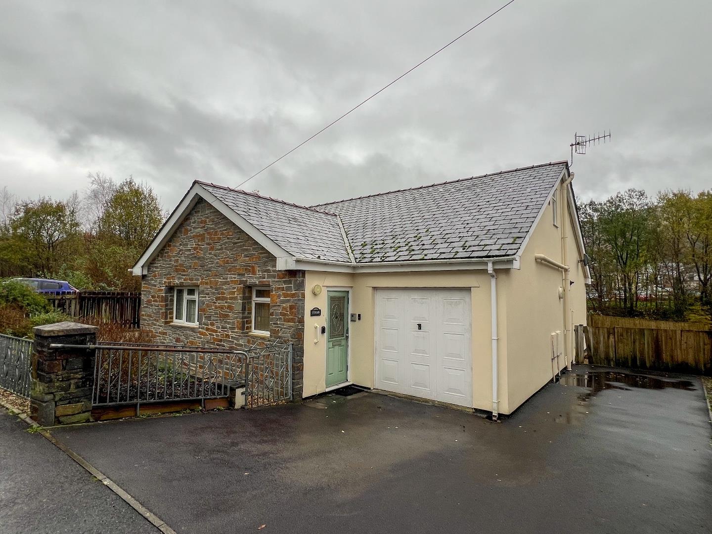 Prospect Place, Pontycymer, Bridgend County Borough, CF32 8EE